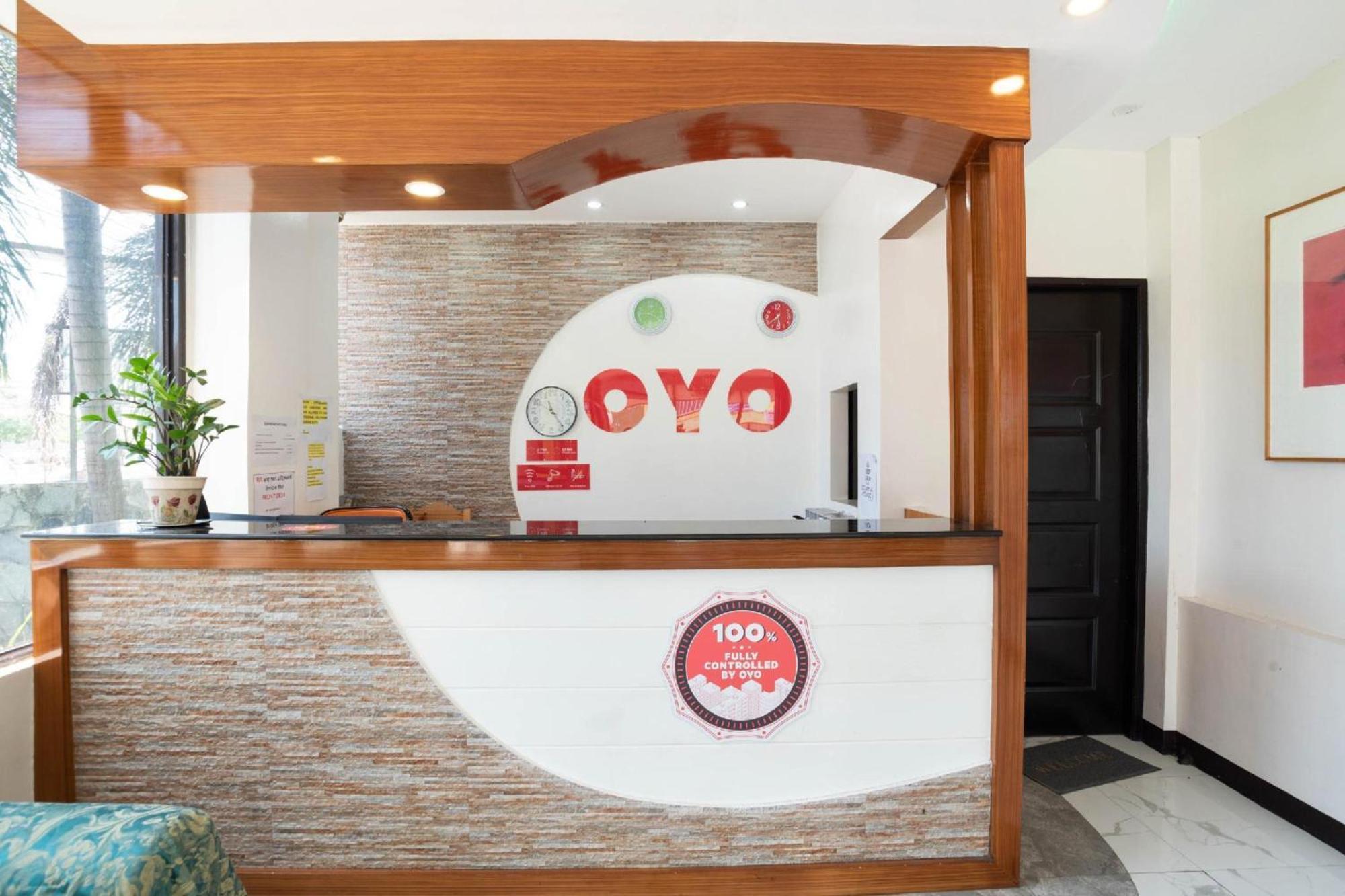 Oyo 195比南牧场酒店-员工已接种疫苗 Binan 外观 照片