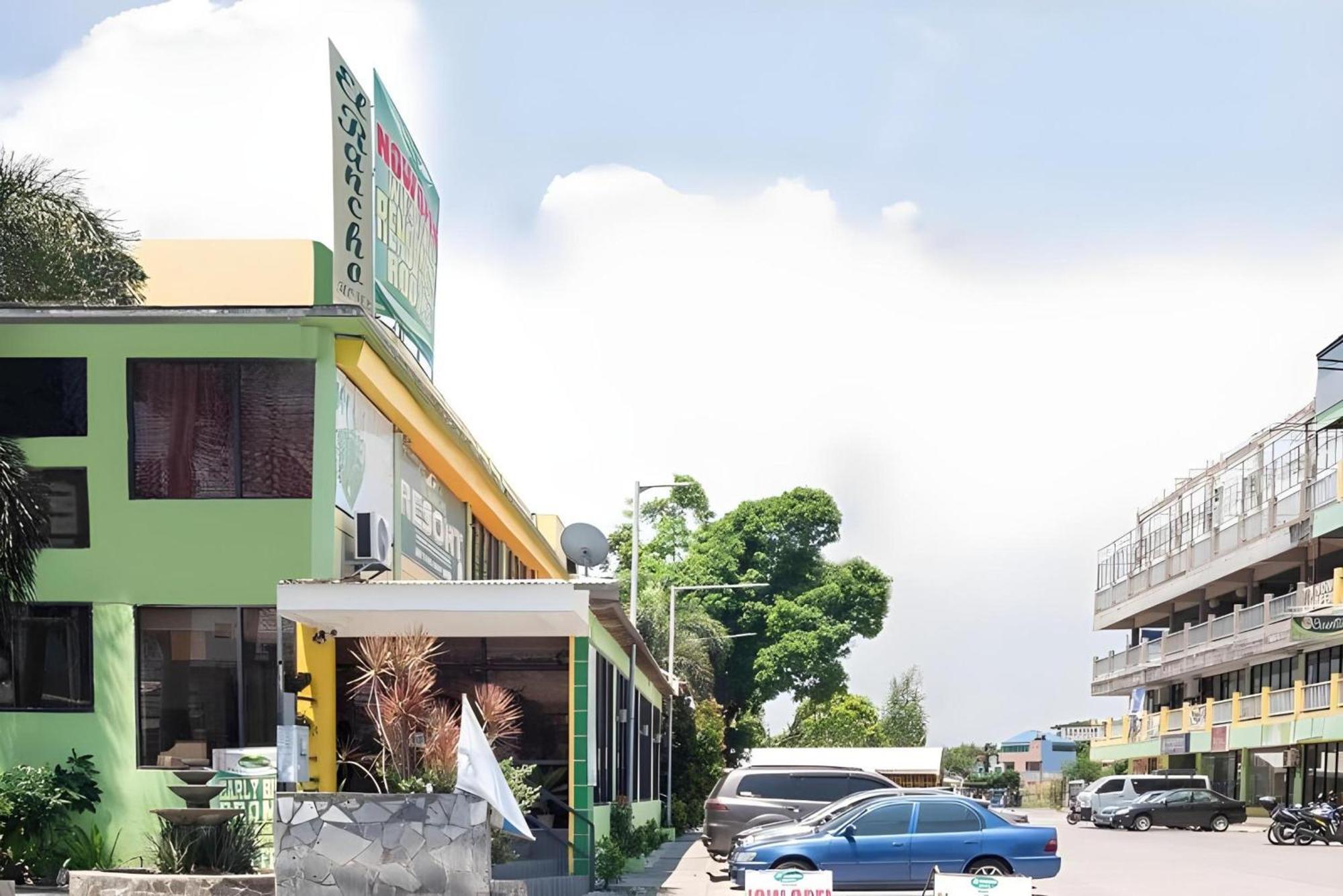 Oyo 195比南牧场酒店-员工已接种疫苗 Binan 外观 照片